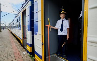 Київською кільцевою електричкою керували діти