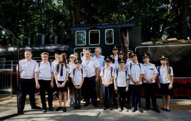 На Київській дитячій залізниці почав курсувати справжній паровоз